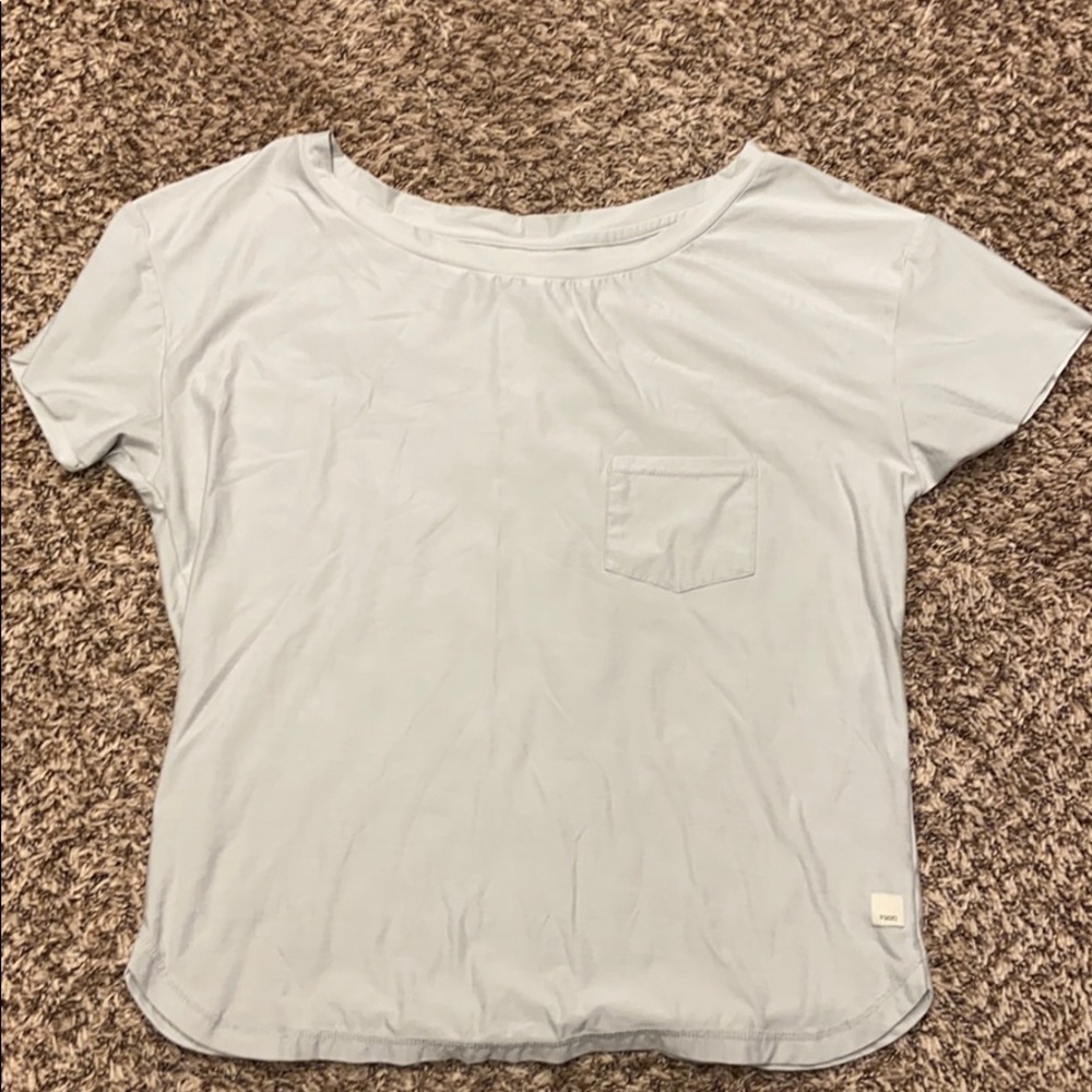 Light grey vuori tee size small